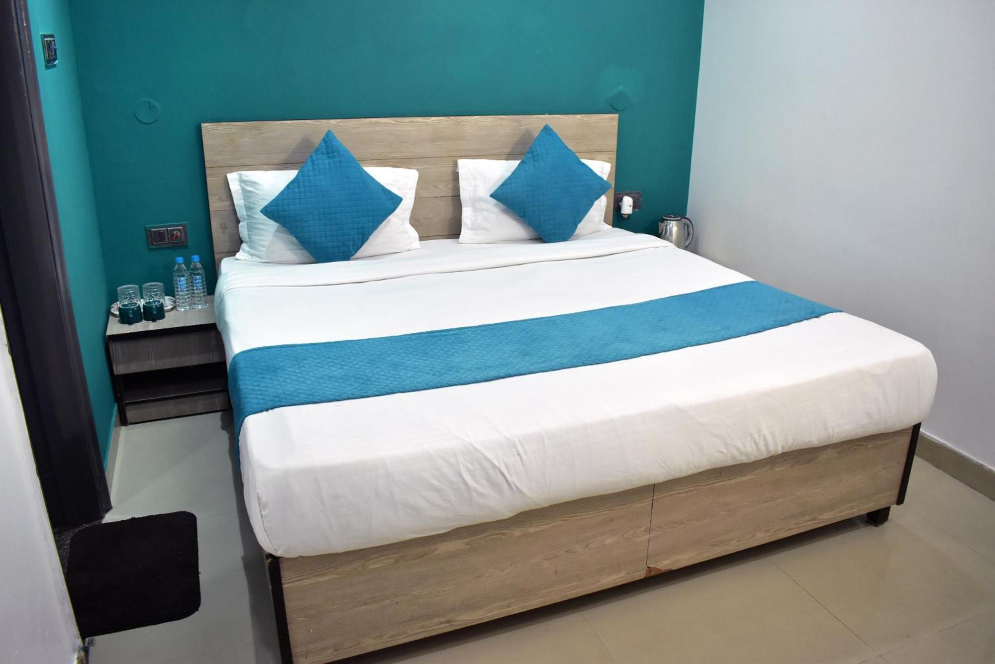 Qotel Hotel Rama Rohini Sector-24 Couple Friendly デリー エクステリア 写真